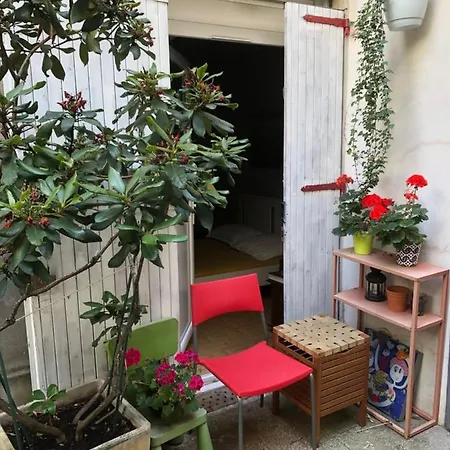 Guesthouse Familial Pour 2,3,4 Personnes De 44M2- Accessible Handic -Rez De Chaussee-Vues Sur Rue Et Patio Prive - Sejour, Chambre Separee-Cuisine,Salle De Bain,Lit Double Et Canape-Lit 2Pers-Entree De La Rue Berzelius-5 Minutes Du Metro Brochant-Lig Paris Exterior foto