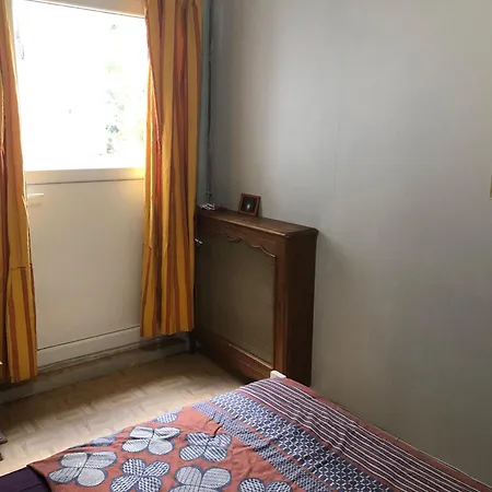 Guesthouse Familial Pour 2,3,4 Personnes De 44M2- Accessible Handic -Rez De Chaussee-Vues Sur Rue Et Patio Prive - Sejour, Chambre Separee-Cuisine,Salle De Bain,Lit Double Et Canape-Lit 2Pers-Entree De La Rue Berzelius-5 Minutes Du Metro Brochant-Lig Paris Exterior foto