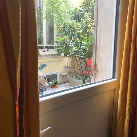 Guesthouse Familial Pour 2,3,4 Personnes De 44M2- Accessible Handic -Rez De Chaussee-Vues Sur Rue Et Patio Prive - Sejour, Chambre Separee-Cuisine,Salle De Bain,Lit Double Et Canape-Lit 2Pers-Entree De La Rue Berzelius-5 Minutes Du Metro Brochant-Lig Paris Exterior foto