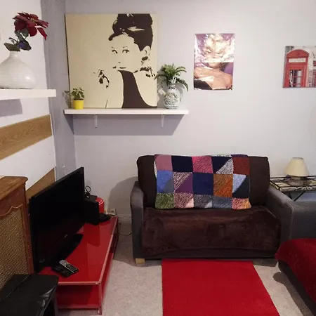 Guesthouse Familial Pour 2,3,4 Personnes De 44M2- Accessible Handic -Rez De Chaussee-Vues Sur Rue Et Patio Prive - Sejour, Chambre Separee-Cuisine,Salle De Bain,Lit Double Et Canape-Lit 2Pers-Entree De La Rue Berzelius-5 Minutes Du Metro Brochant-Lig Paris Exterior foto